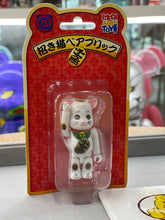 BE@RBRICK x 招财猫 100% 白色(第一代于 2012 年发布) berbrick
